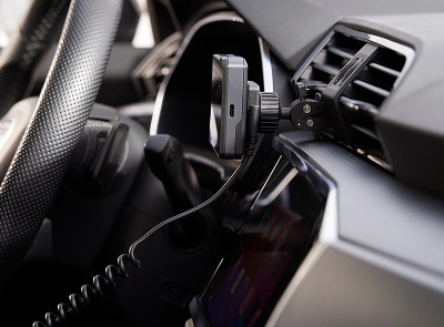 Supporto magnetico di ricarica per bocchette d’aerazione