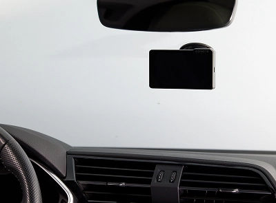 Supporto magnetico di ricarica con ventosa per parabrezza